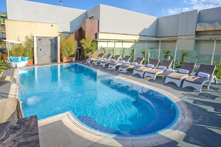 Pool 126 of 168