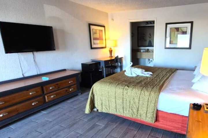 Room 15 of 30