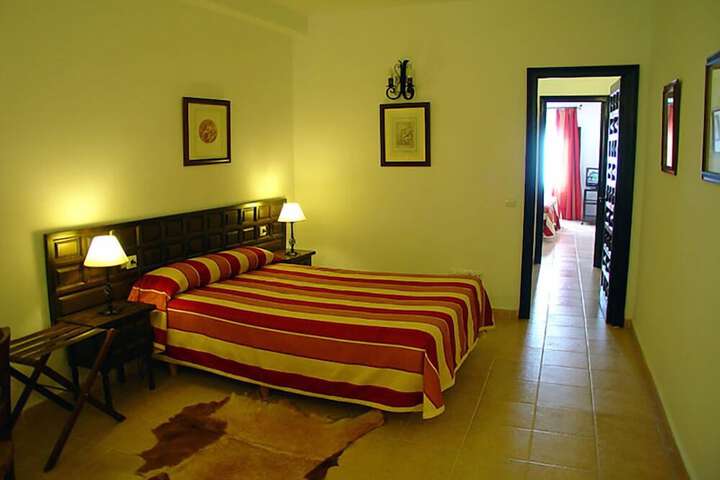 Room 5 of 16