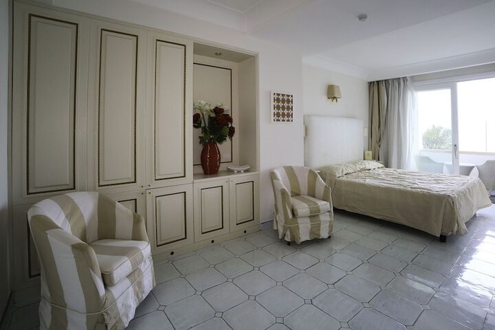 Room 15 of 52