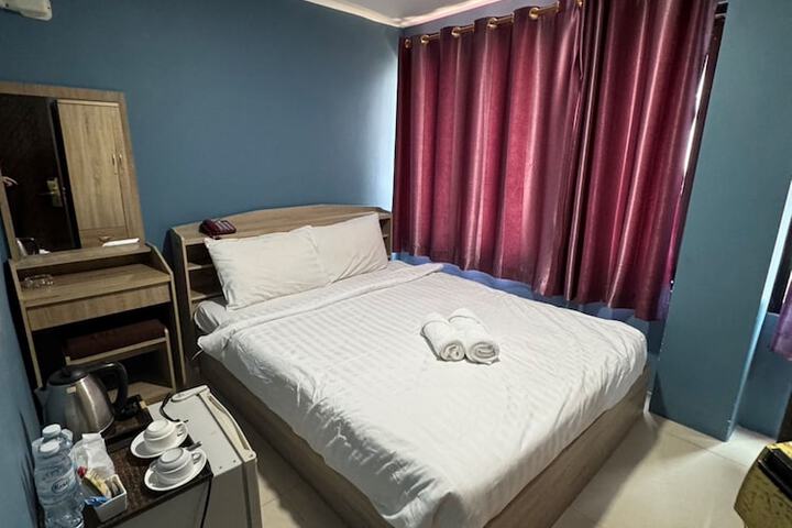 Room 2 of 27