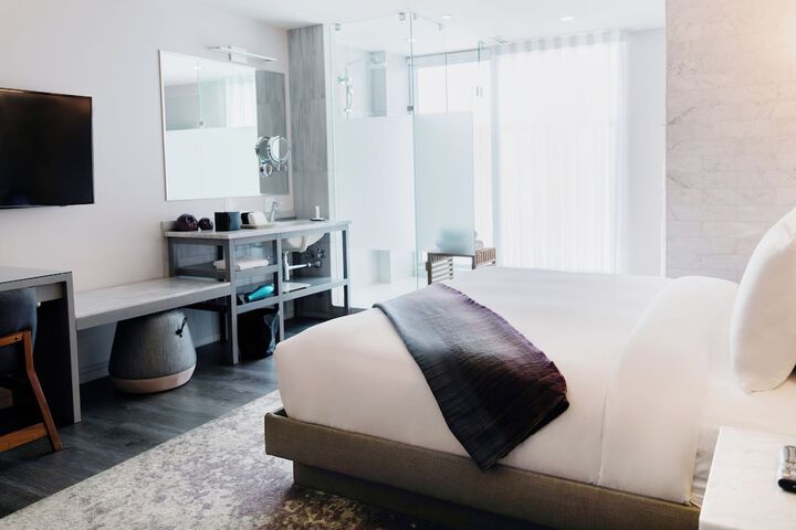 Room 44 of 100