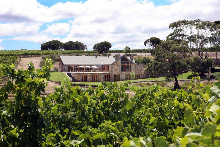 THE RETREAT AT CHAPEL HILL WINERY