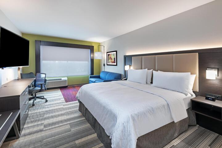 1 King Bed (8 of 16)