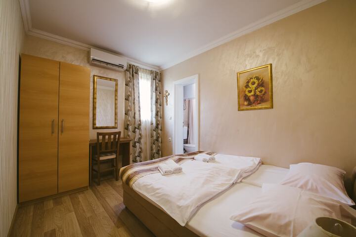Room 31 of 103
