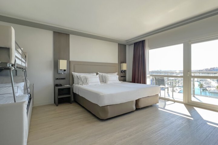 Room 15 of 145