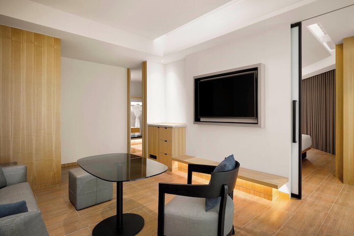 Room 13 of 36