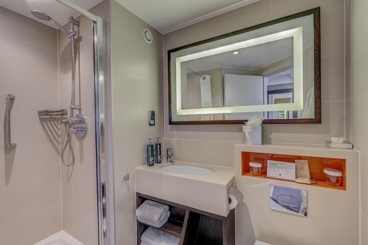 Room 42 of 128