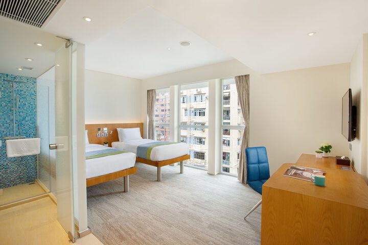 Room 6 of 24