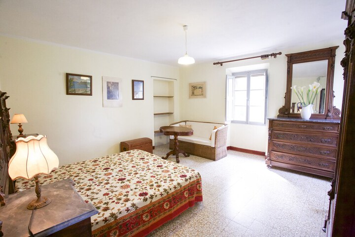 Room 6 of 19