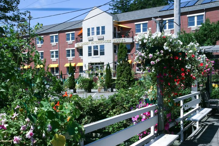 Hotel Exterior 82 of 97