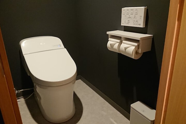 Room 6 of 28