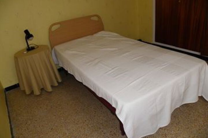Room 6 of 18