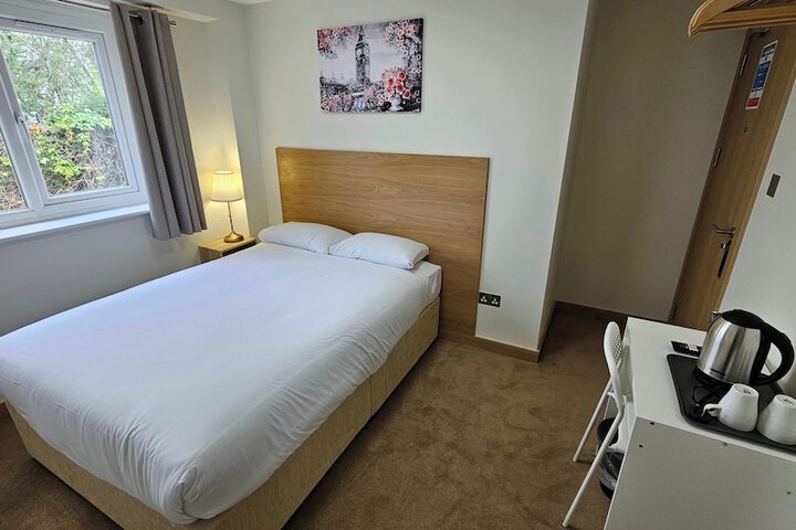 Room 15 of 38