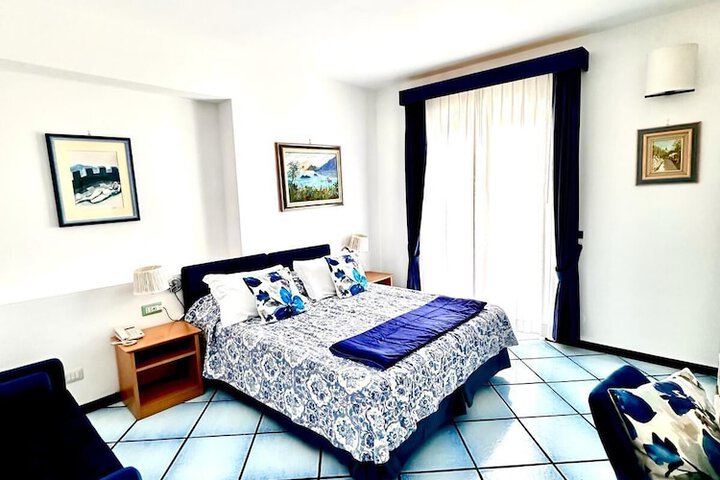 Room 2 of 16