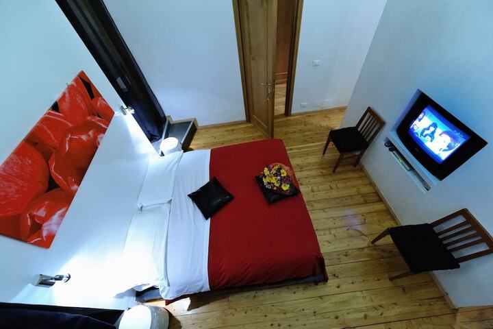 Room 4 of 35