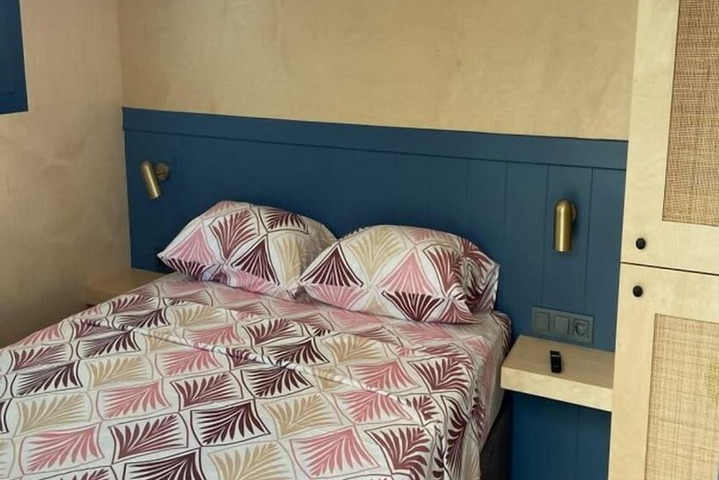 Room 8 of 34