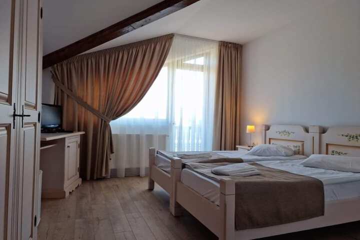 Room 8 of 19