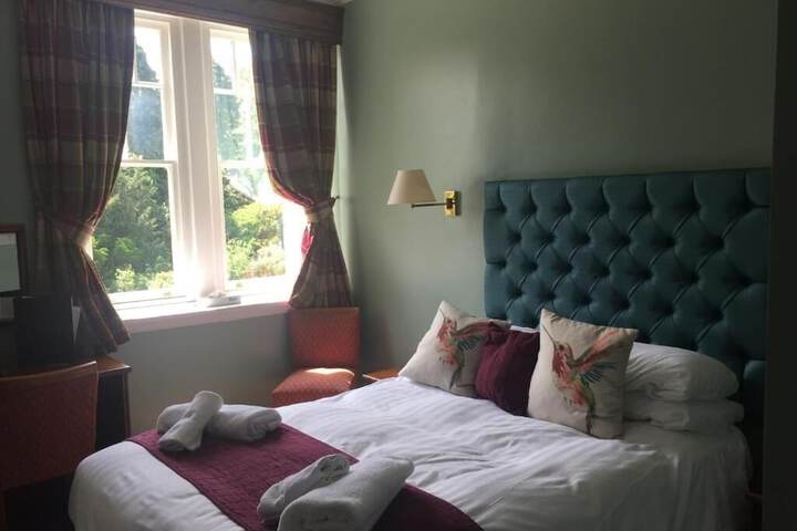 Room 2 of 12