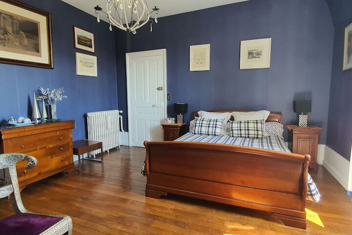 Room 33 of 193