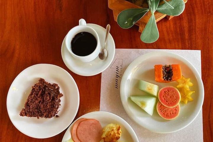 Breakfast/Coffee Service 58 of 77