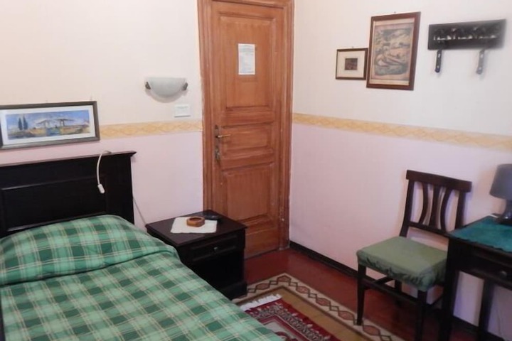 Room 8 of 22
