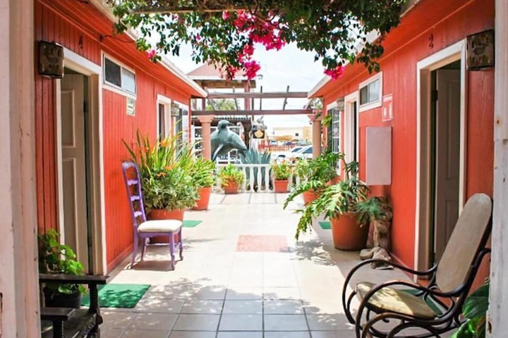 Exterior of Hotel Malarrimo by Rotamundos