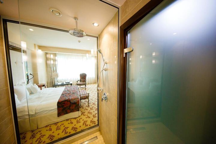 Room 20 of 62