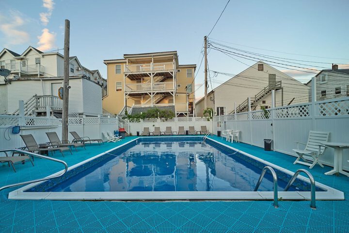 Pool 35 of 39