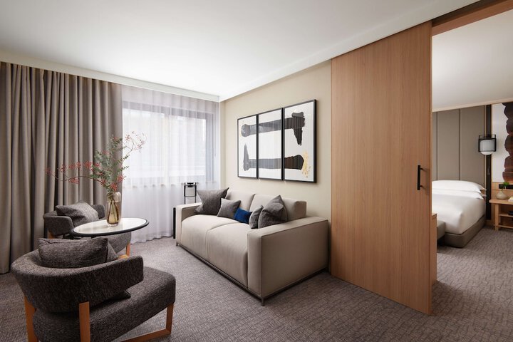 Room 4 of 82