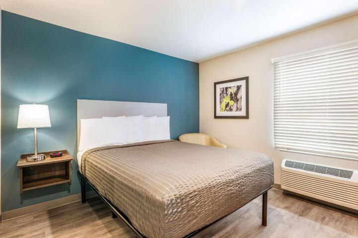 1 Queen Bed (11 of 22)