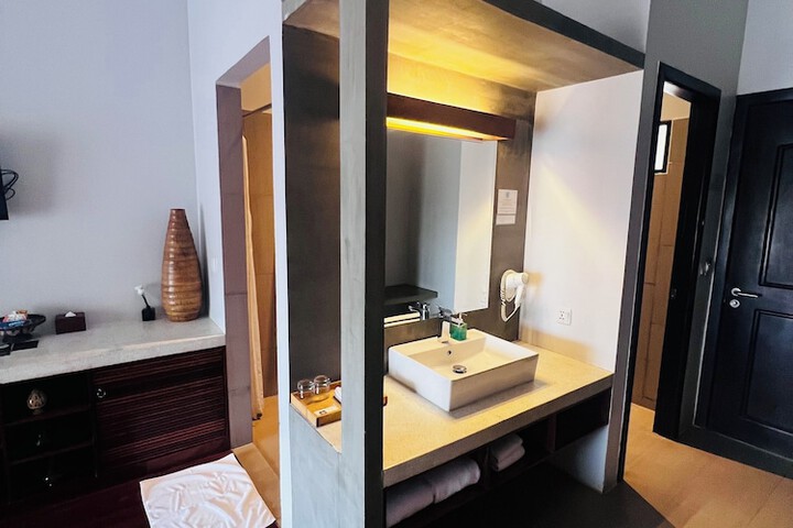 Room 100 of 174