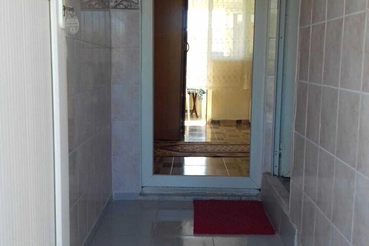 Room 6 of 11