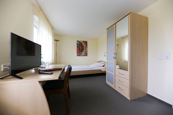 Room 10 of 17