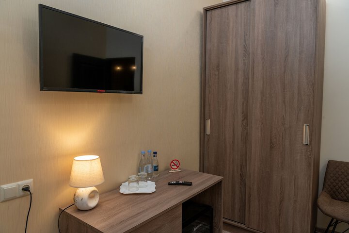 Room 9 of 33