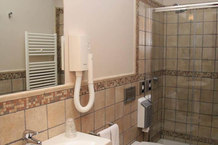 Room 12 of 26