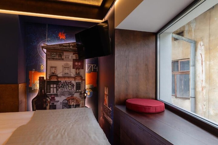 Room 2 of 21