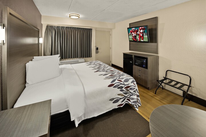 Standard | King Bed (4 of 14)