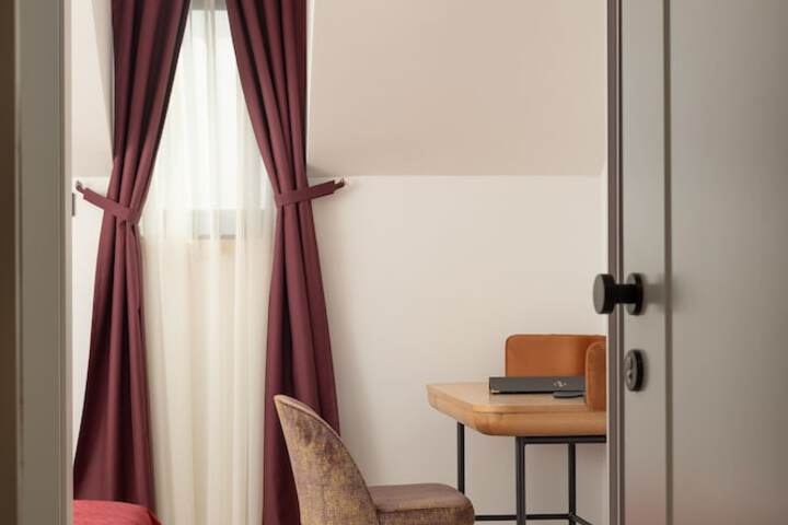 Room 8 of 61