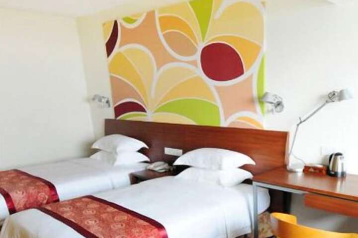 Room 7 of 70