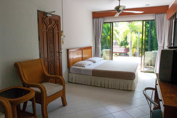 Room 3 of 103