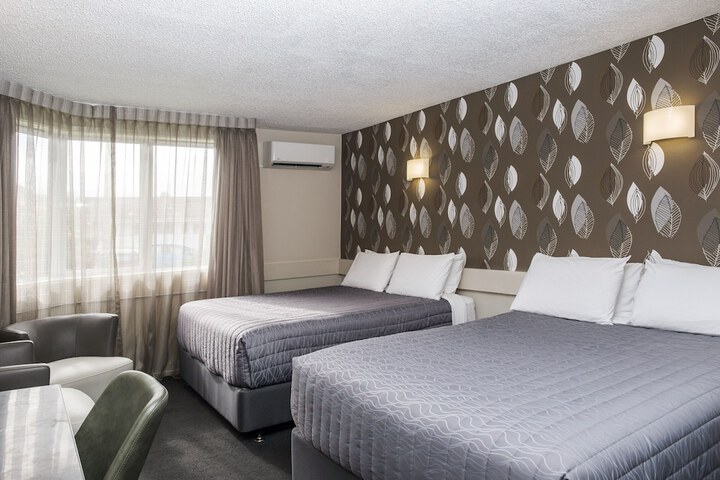 Room 15 of 114