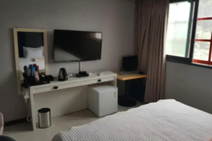 Room 7 of 15