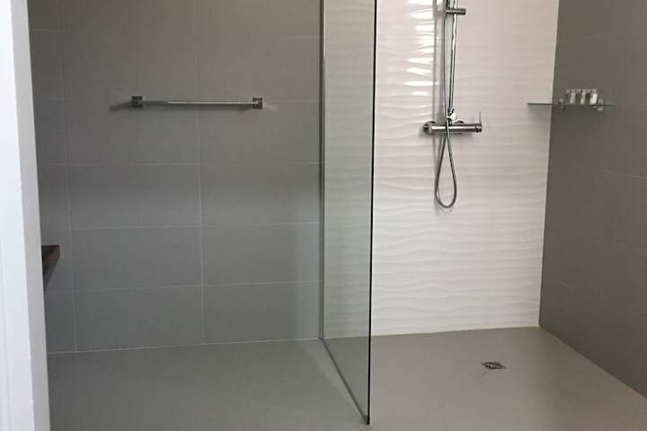Room 8 of 39