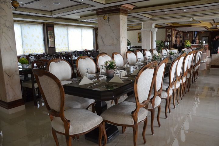 Dining 66 of 110