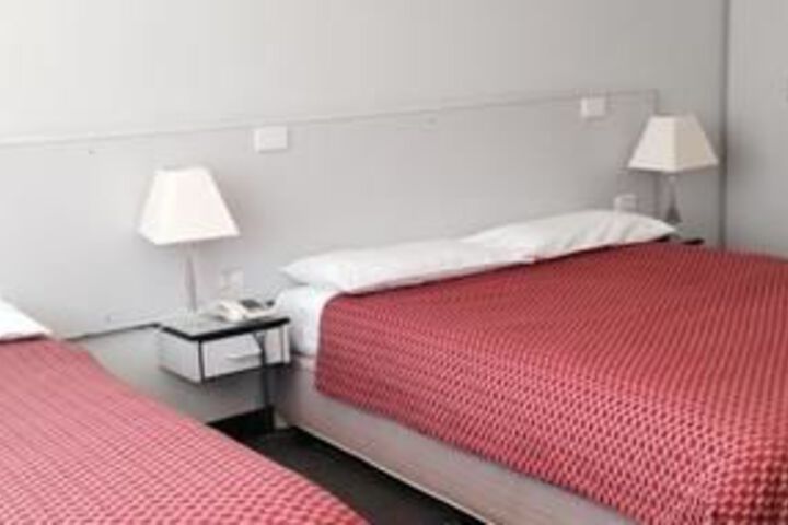 Room 6 of 10