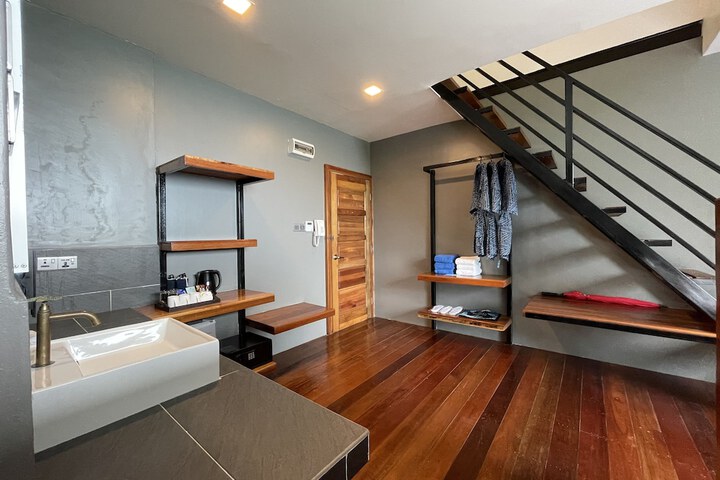 Room 28 of 62