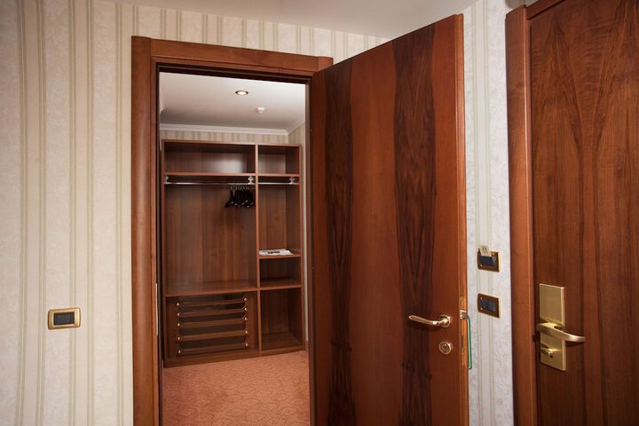 Room 61 of 177