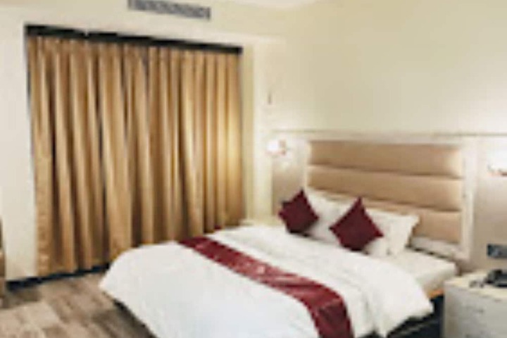 Room 12 of 16