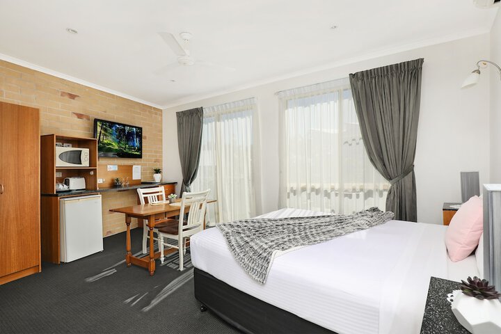 Room 3 of 52